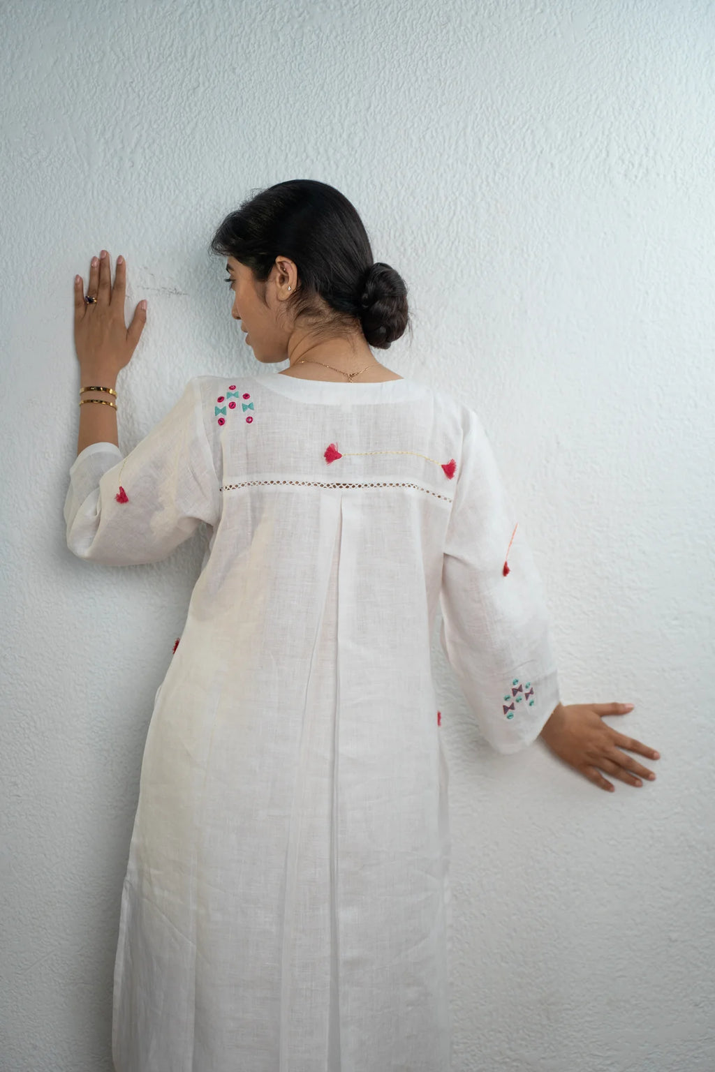 Ivory White Linen Embroidered Kurti Set 2pcs