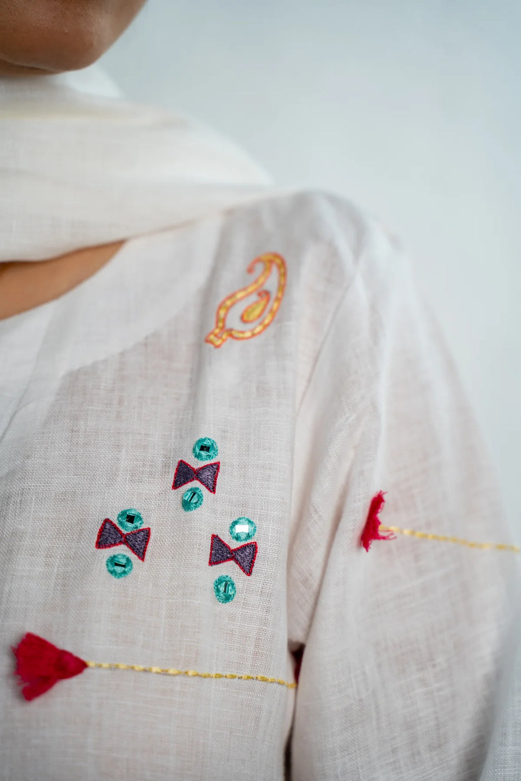 Ivory White Linen Embroidered Kurti Set 2pcs