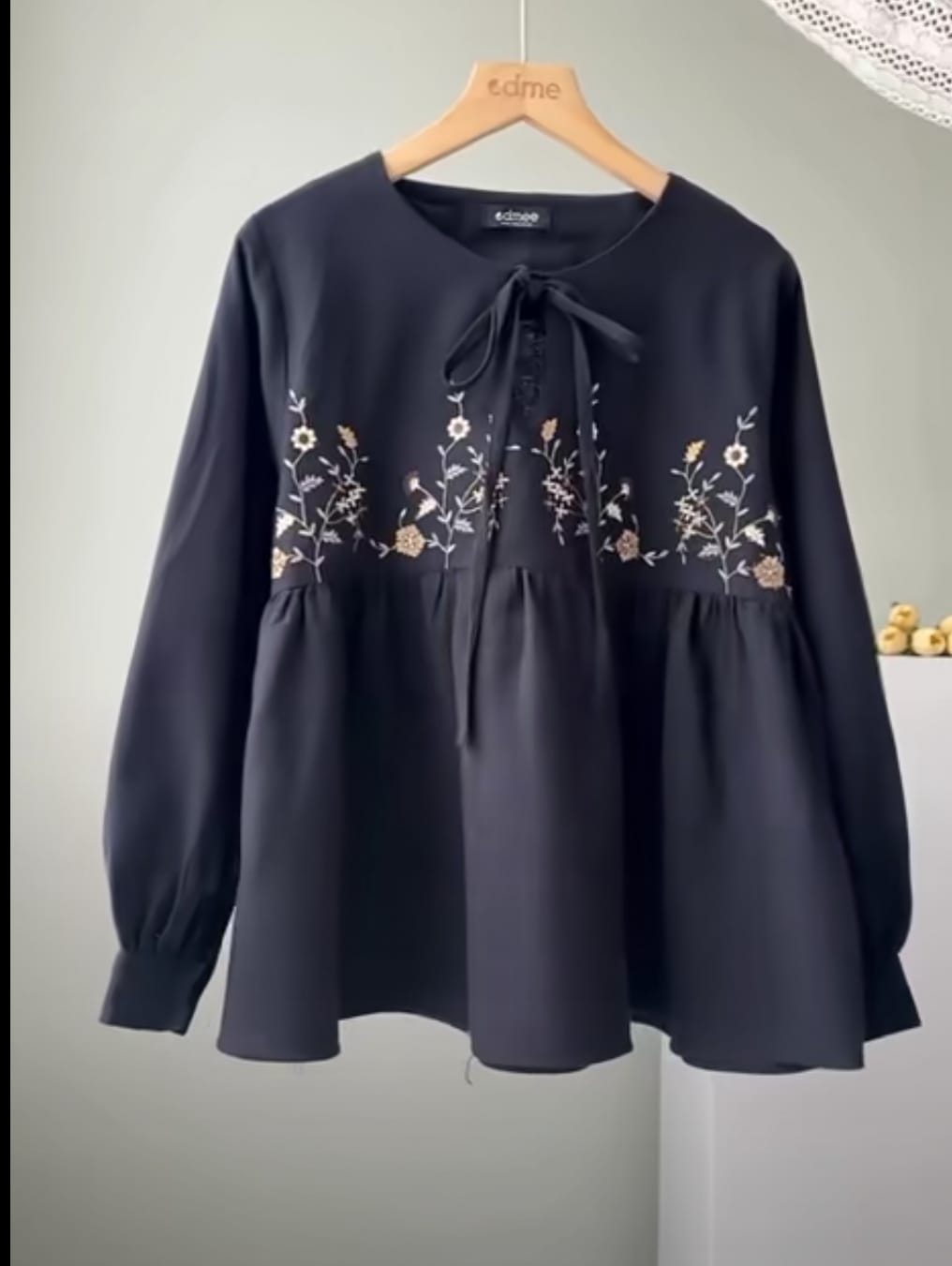 Liiyana Floral Embroidered Tunic Top